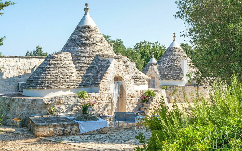 Trulli for rent in Cisternino