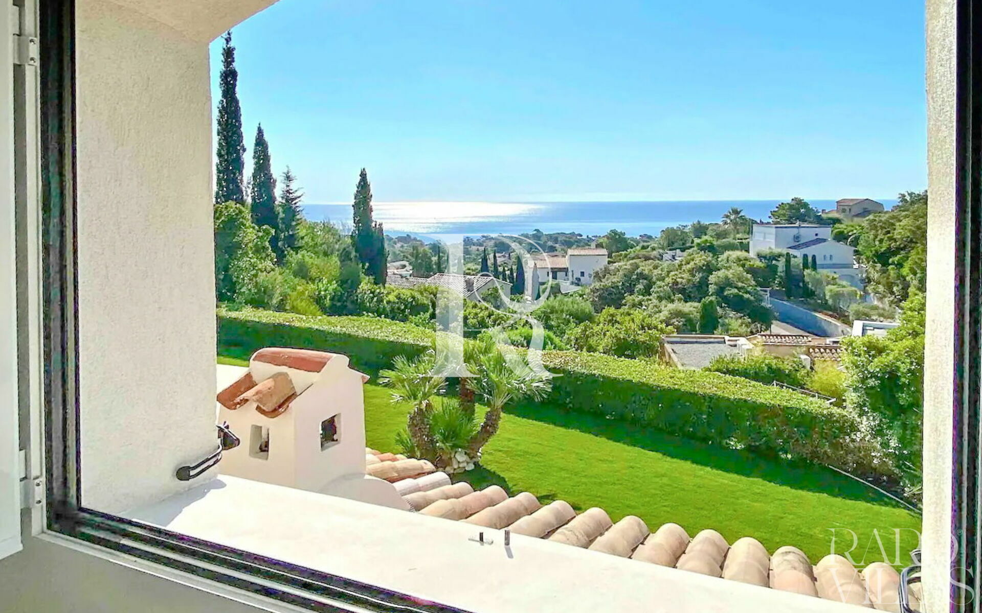 ville al mare nel Mediterraneo