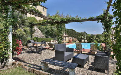 Villa Zara: Automne, Été, Extérieurs, Printemps