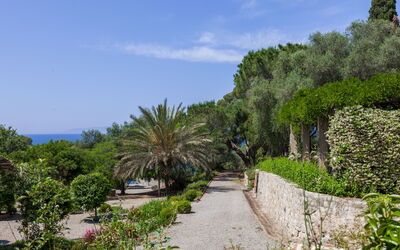 Villa Osa: Autumn, Building Exterior, Summer, Winter