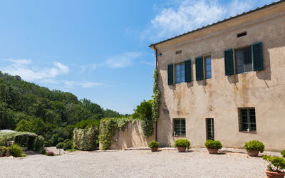 Villa Osa: Autumn, Building Exterior, Summer, Winter