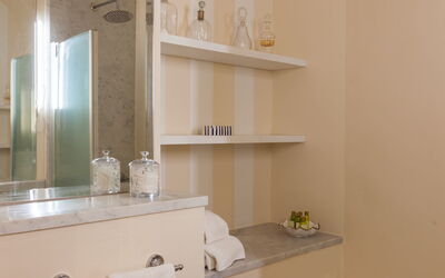 Villa Osa: Autumn, Bathroom, Summer, Winter