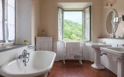 Villa Osa: Autumn, Bathroom, Summer, Winter