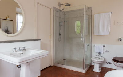 Villa Osa: Autumn, Bathroom, Summer, Winter