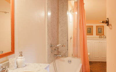 Villa Osa: Autumn, Bathroom, Summer, Winter