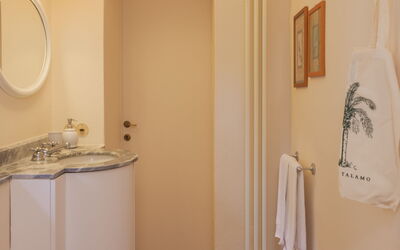 Villa Osa: Autumn, Bathroom, Summer, Winter