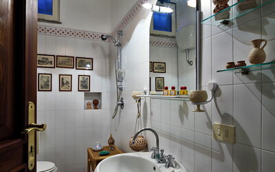 Villa Sorrentina: sorrento-hills-comfort-villa-massa-lubrense-villa-bathroom