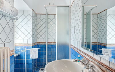 La Noblesse: palazzo-villa-dei-nobili-santa-agata-sui-due-golfi-villa-bathroom