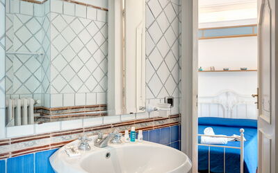 La Noblesse: palazzo-villa-dei-nobili-santa-agata-sui-due-golfi-villa-bathroom