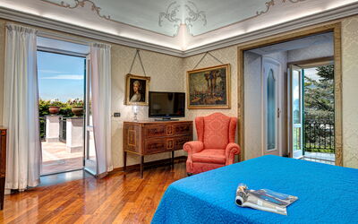 La Noblesse: palazzo-villa-dei-nobili-santa-agata-sui-due-golfi-villa-bedroom