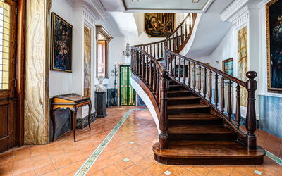 La Noblesse: palazzo-villa-dei-nobili-santa-agata-sui-due-golfi-villa-stairs