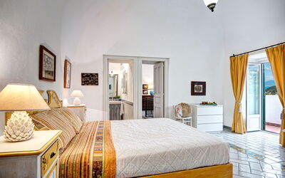 Villa Panorama: country-lemonvilla-massa-lubrense-villa-bedroom