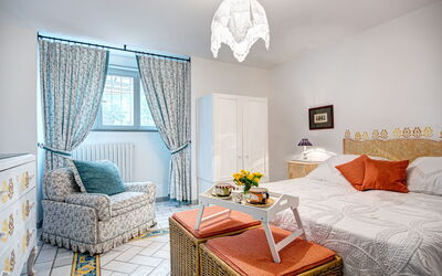 Villa Panorama: country-lemonvilla-massa-lubrense-villa-bedroom