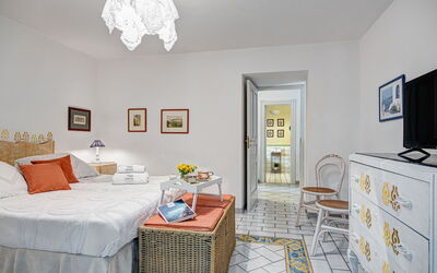 Villa Panorama: country-lemonvilla-massa-lubrense-villa-bedroom