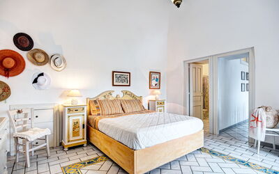Villa Panorama: country-lemonvilla-massa-lubrense-villa-bedroom
