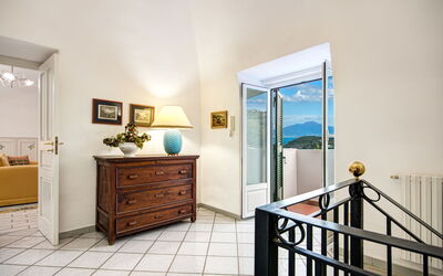 Villa Panorama: country-lemonvilla-massa-lubrense-villa-stairs