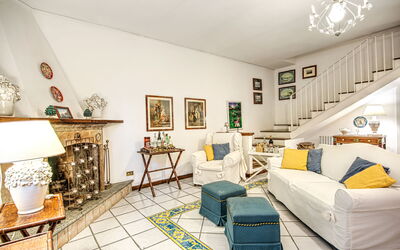 Villa Panorama: country-lemonvilla-massa-lubrense-villa-living-room