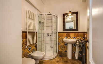 Villa Acquara: villa-riggiole-700-massa-lubrense-villa-bathroom