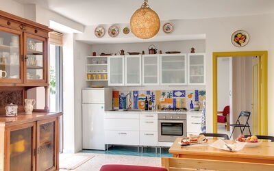 Casa Lalli: orizzonte-li-galli-torca-villa-living-room