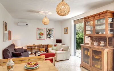 Casa Lalli: orizzonte-li-galli-torca-villa-living-room