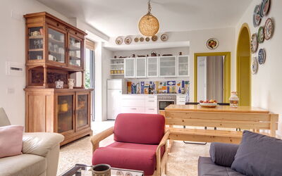 Casa Lalli: orizzonte-li-galli-torca-villa-living-room