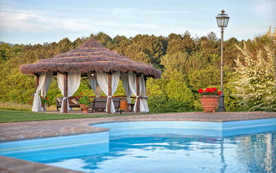 Villa Emozionale 18: bassin, Extérieur