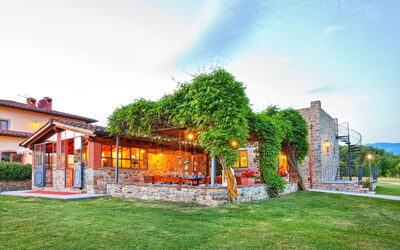 Villa Emozionale 18: Extérieurs, Jardin