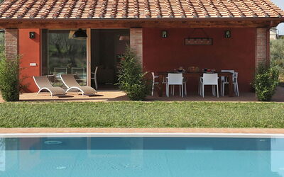 Villa Bacco: Balcony / Terrace / Patio, Building Exterior, Pool