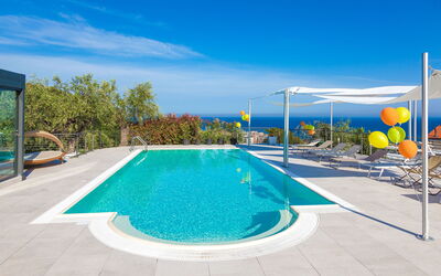 Villa Vallovaia: Piscina