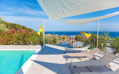 Villa Vallovaia: Piscina