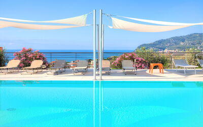 Villa Vallovaia: Piscina