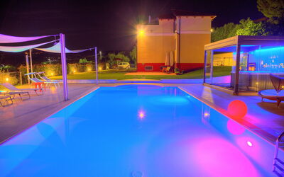 Villa Vallovaia: Piscina