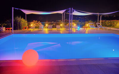 Villa Vallovaia: Piscina