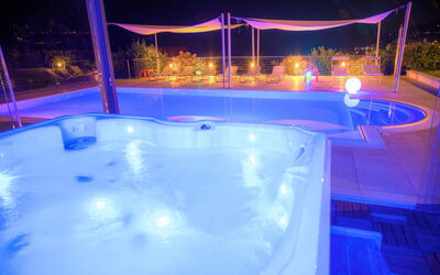 Villa Vallovaia: Piscina