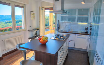 Villa Vallovaia: Kitchen