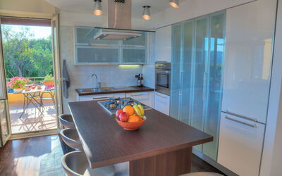 Villa Vallovaia: Kitchen