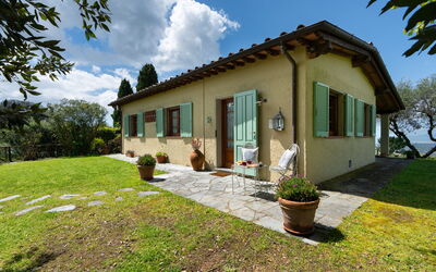 Villa Bastianella: Buitenkanten, Hoofdingang, Tuin