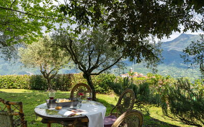 Villa Bastianella: Buitenkanten, Keer bekeken, Tuin