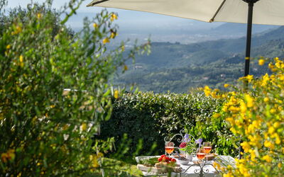 Villa Bastianella: Buitenkanten, Keer bekeken, Tuin