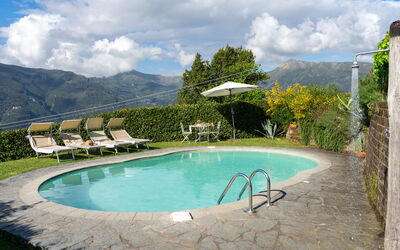 Villa Bastianella: Buitenkanten, Keer bekeken, zwembad