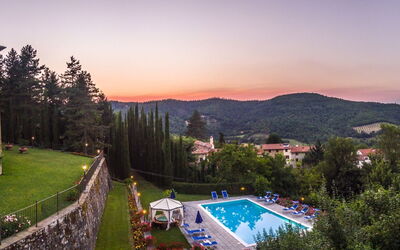 Palazzo Salieri: bassin, Jardin