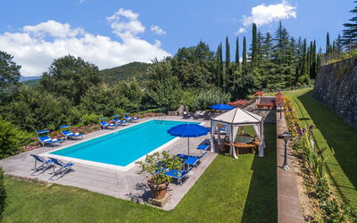 Palazzo Salieri: bassin, Jardin