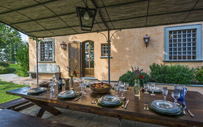 Dimora Gello: The alfresco dining area