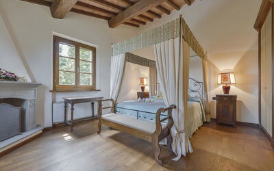 Dimora Gello: The canopy bed