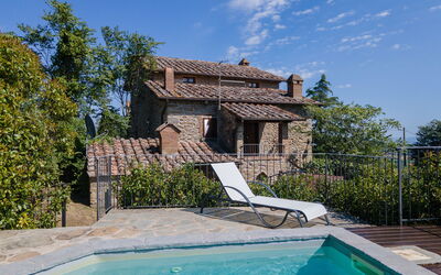 Villa Rosselli: Swimming pool and outdoor view