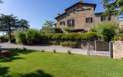 Villa Rosselli: Garden and outdoor view