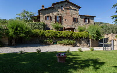 Villa Rosselli: Garden and outdoor view