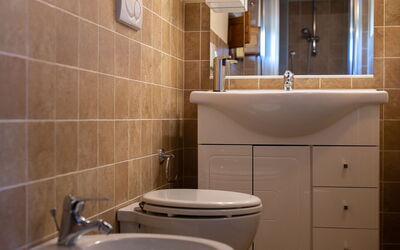 Villa Rosselli: Bathroom