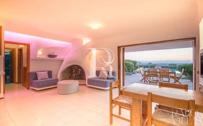 Villa Luce - Sleeps 16