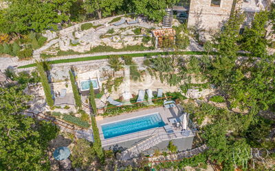 Torre Sibilla, Villa con Piscina